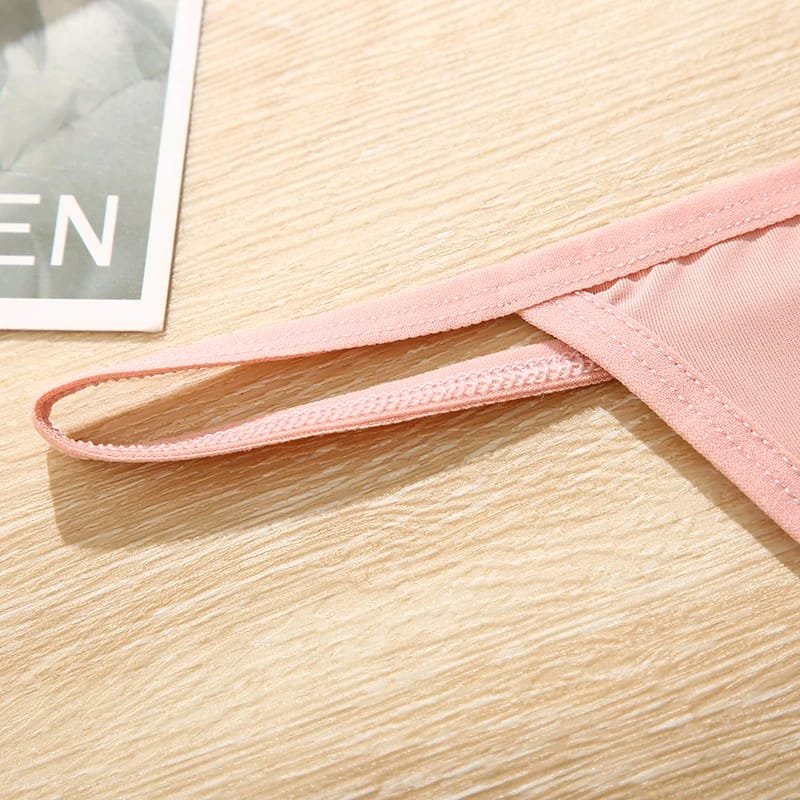 A Seamless Womens Thong Sexy for Effortless Allure and Comfort! A Seamless Womens Thong Sexy for Effortless Allure and Comfort!