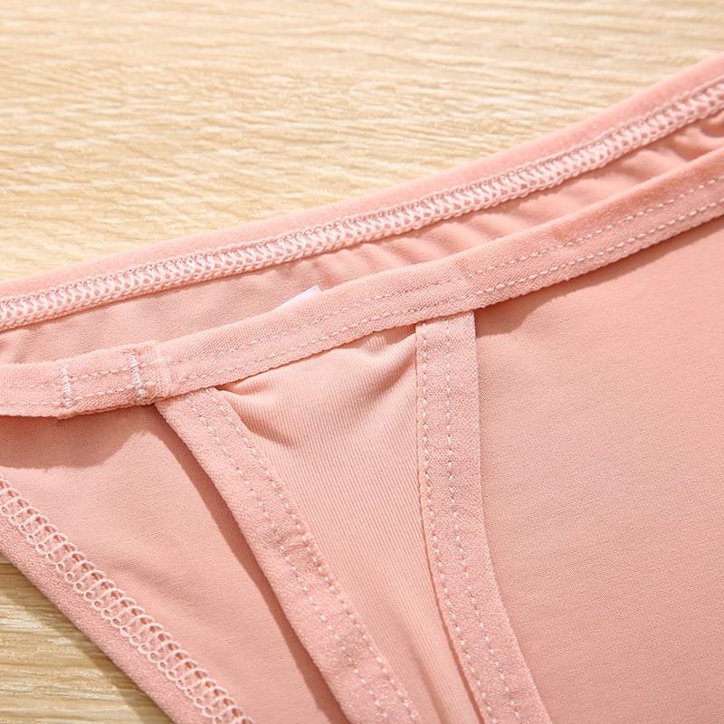 A Seamless Womens Thong Sexy for Effortless Allure and Comfort! A Seamless Womens Thong Sexy for Effortless Allure and Comfort!