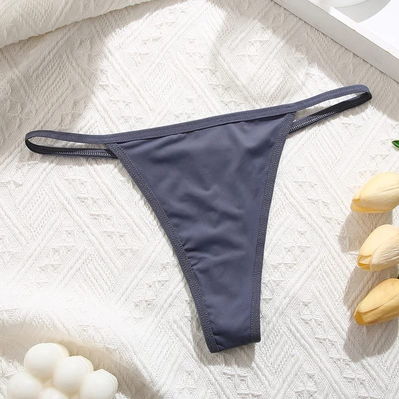 A Seamless Womens Thong Sexy for Effortless Allure and Comfort! A Seamless Womens Thong Sexy for Effortless Allure and Comfort!